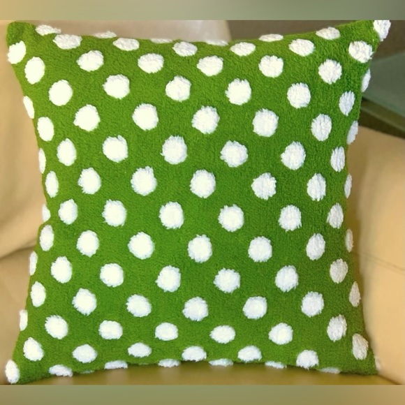 Set/2 Plush Jacquard Green White Christmas Polka Dot 18" Pillow Covers New - Picture 2 of 5